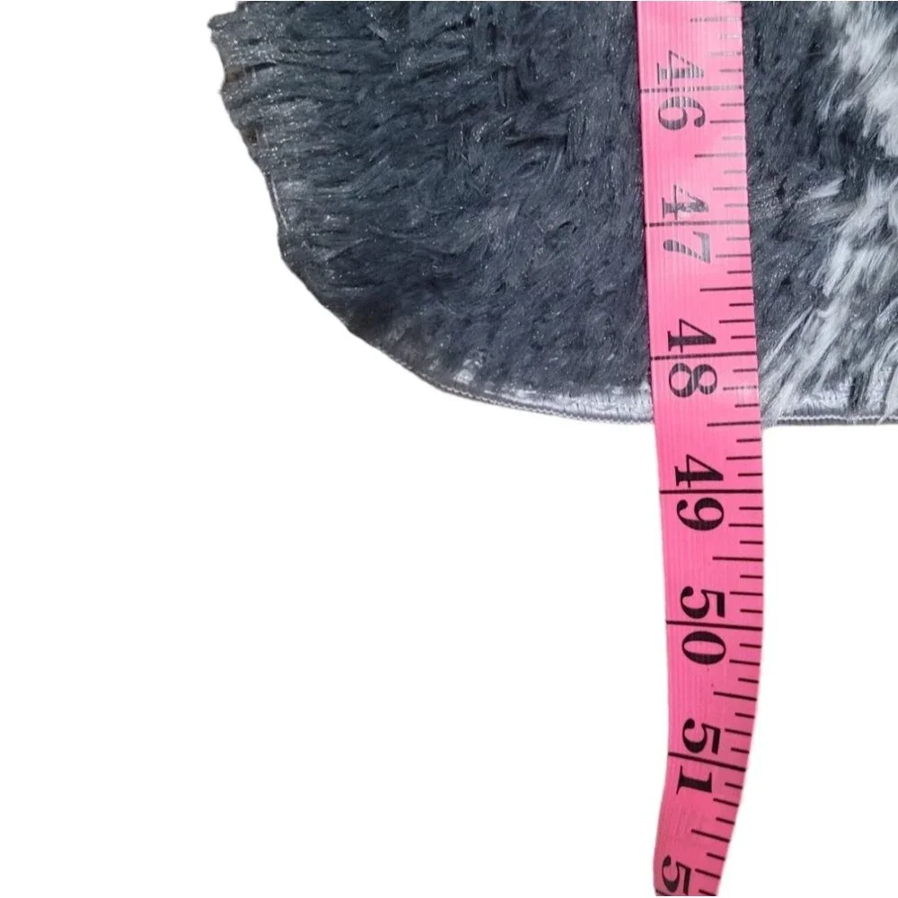 Gray and White Trellis Pattern Rectangle Rug - Picture 3 of 3